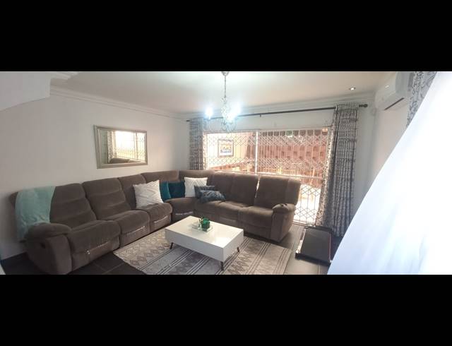 3 BEDROOM FREEHOLD FOR SALE IN MONTFORD